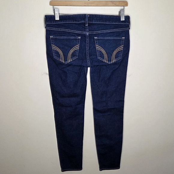 Hollister | Dark Wash Cropped Low Rise Skinny Jeans Zipper Details Size 26/3 - Picture 4 of 5